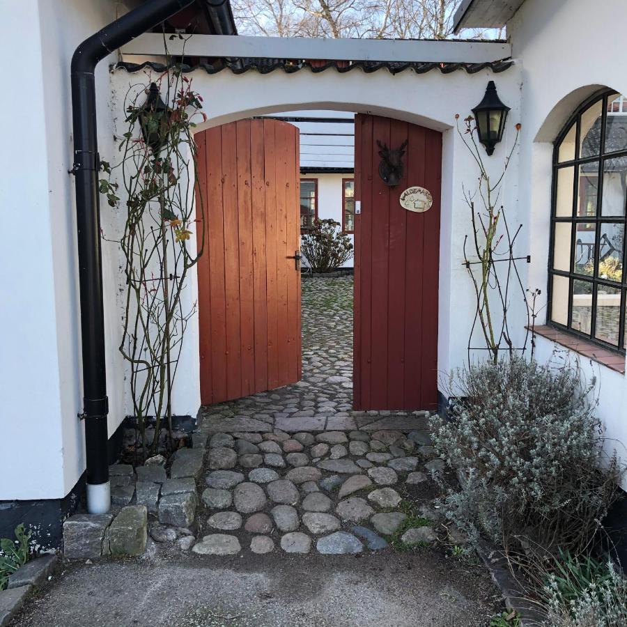 Stort Rymligt Boende Med Tva Sovrum Och Pentry I Lantlig Miljoe Hollviken Exterior photo